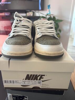 Nike Low-Top Sneakers in Olive and White